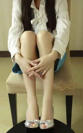原味妖妖原创丝袜美腿套图-银鱼风情_丽丝库