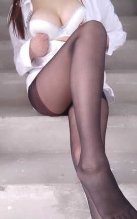 云宝宝er-楼梯黑丝无内自摸 白衬衣_丽丝库