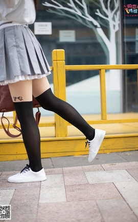 物恋传媒 No.046 小萌 10双丝袜疯狂换_丽丝库