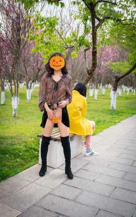 爱露出全站付费资源-转载区  公园里自在露出_丽丝库