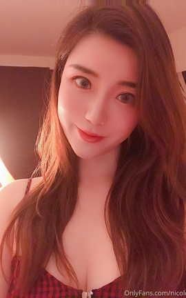 甄选系列 女神大胆露脸众狼求档OnlyFans极品反差小姐姐妮可_丽丝库