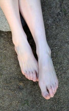 足控福利-微博上的那些美足小姐姐 142_丽丝库