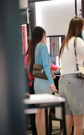 精选街拍作品 NO.0571 四九城嘎子街拍作品 腼腆的包臀裙小姐姐_丽丝库