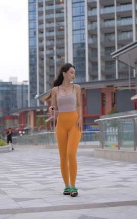 精选街拍作品 NO.1461 一始街拍作品 黄色瑜伽裤小妹 part4_丽丝库