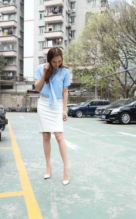 精选街拍作品 NO.1038 辉辉街拍作品 在停车场的极品肉丝长腿美女_丽丝库