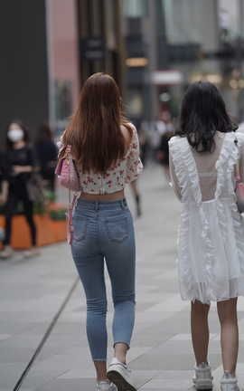 精选街拍作品 NO.1422 可爱的大长腿美女_丽丝库