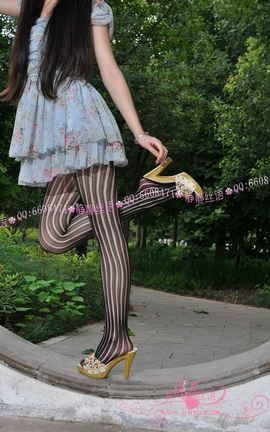 静静丝语 No.017 非同寻常黑色条纹网袜_丽丝库