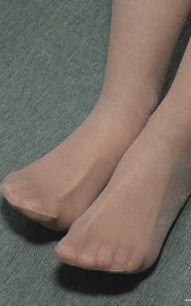 Pary摄影 NO.044 大美女小欧老师展示超薄肉丝美脚_丽丝库