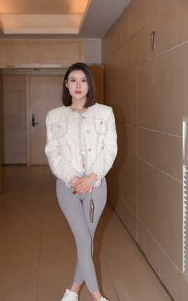 精选街拍作品 NO.1223 一始街拍作品 灰色瑜伽裤美女 part1_丽丝库