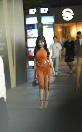 精选街拍作品 NO.1464 漂亮的开叉包臀裙美女_丽丝库