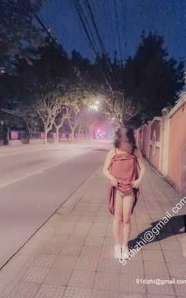 嘉欣Jane-有观众的露出才有灵魂，白虎嘉欣人前露出_丽丝库