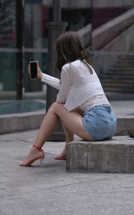 精选街拍作品 NO.0932 一始街拍作品 青春靓丽热裤女孩 part1_丽丝库