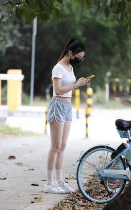 精选街拍作品 NO.1002 辉辉街拍作品 大学城半日游遇见骑单车的女学生_丽丝库