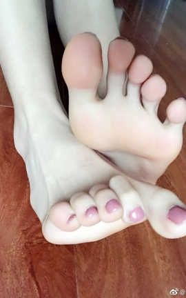 足控福利-微博上的那些美足小姐姐 082_丽丝库