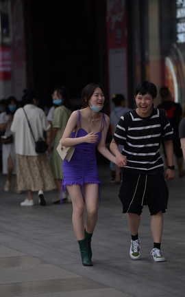 精选街拍作品 NO.0791 视觉冲击街拍作品 性感的吊带裙美女_丽丝库