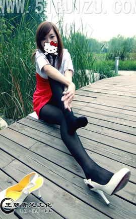 王朝贵足 No.147 糖糖可爱学生制服黑丝白高户外系列C_丽丝库