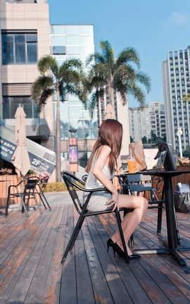 精选街拍作品 NO.0793 御风街拍 午后休闲的包臀灰裙极品薄丝OL美女婷婷 part4_丽丝库