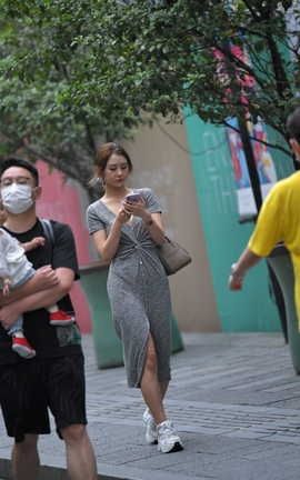 精选街拍作品 NO.0864 咔喳街拍作品 迎面走来_丽丝库