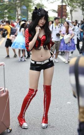 精选街拍作品 NO.0006 超短黑色皮裤少女原图 part1_丽丝库