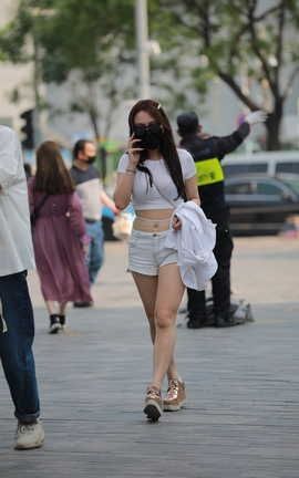 精选街拍作品 NO.0616 四九城嘎子街拍作品 热裤小姐姐_丽丝库