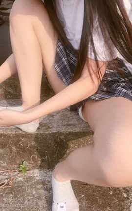 奶肌酱-公园露出_丽丝库