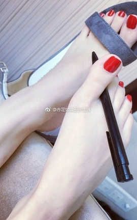 足控福利-微博上的那些美足小姐姐 114_丽丝库