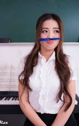 台模安娜，又是黑色丝袜啊……_丽丝库