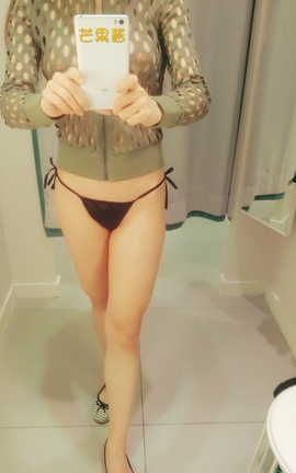 芒果酱经典露出-试衣间_丽丝库