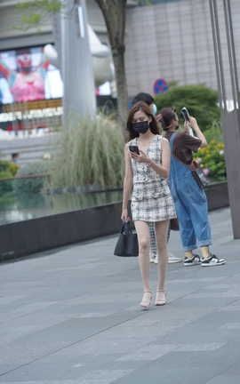 精选街拍作品 NO.1509 格子套装小姐姐_丽丝库