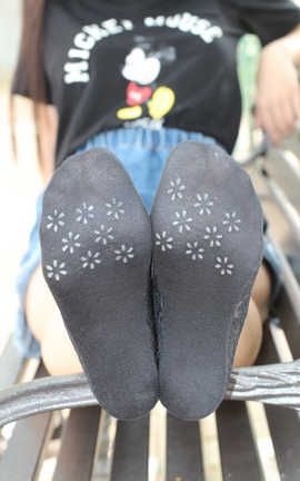 ecolog美足极品-大一萌萌妹子的高跟美足+船型黑袜_丽丝库