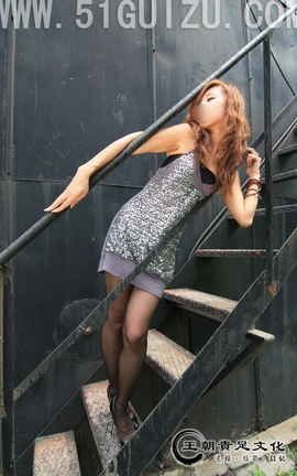 王朝贵足 No.099 晓曼黑丝舞台亮片灰裙风韵女郎系列C