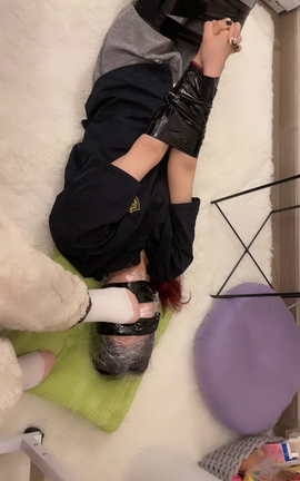 套路直播-橘子没熟-窒息惩罚母畜-胶带捆绑强制闺蜜闻[720X1280 39分12秒]_丽丝库