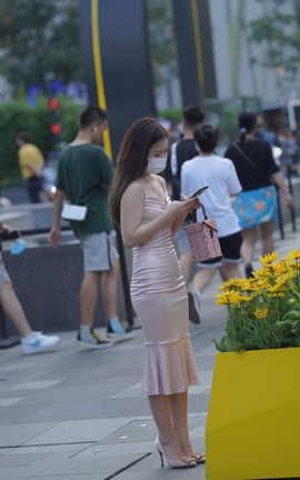 精选街拍作品 NO.1493 翘臀少妇_丽丝库