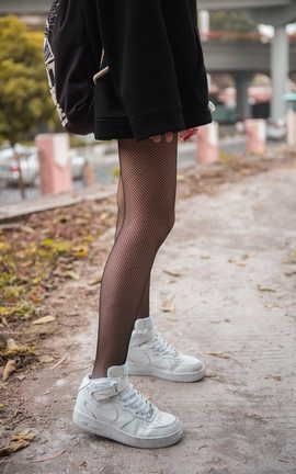 精选街拍作品 NO.0965 小透明DK街拍作品 好奇心重的网袜少女 part1_丽丝库