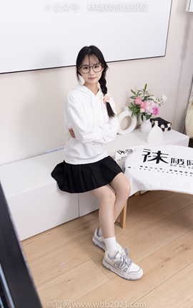 袜啵啵BoBoSocks NO.368 甜甜圈-运动鞋、白棉袜、油亮肉丝_丽丝库