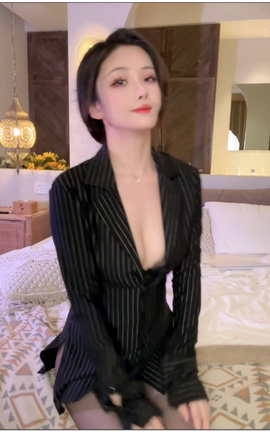 Rioko凉凉子 和前辈一起出差吧V03[1080X1440 33秒]_丽丝库