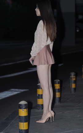 精选街拍作品 NO.1410 可爱的粉色短裙小姐姐 part8_丽丝库