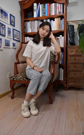 Sexy Asian Girls Feet NO.017 美女YIYI性感的40码大脚丫（牛仔裤棉袜裸足2）_丽丝库