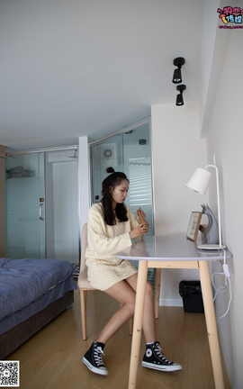 物恋传媒 No.060 雯雯 最经典的高帮匡威配白棉袜_丽丝库