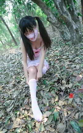 福利在线大图 武藤幽兰-野外粉白裙_丽丝库