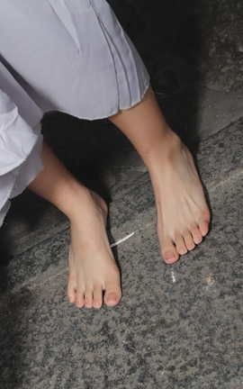 Pary摄影 NO.017 小淇穿上汉服赤脚游玩古镇_丽丝库