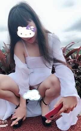 爱露出全站付费资源-户外人前 夜晚江边遛遛_丽丝库