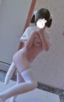 一只肉酱阿-狐狸尾巴