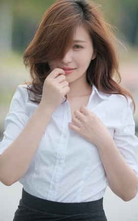 台湾㊣妹：2018.11.26 邱爱晨---另一套丝袜高跟_丽丝库