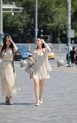 精选街拍作品 NO.0596 四九城嘎子街拍作品 美腿高跟白领_丽丝库