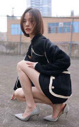 异思趣向IESS 2022.01.30 丝享家994：小六《黑色旗袍肉色丝》_丽丝库