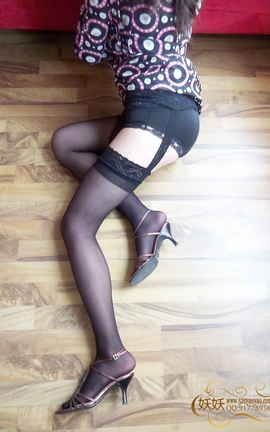 原味妖妖原创丝袜美腿套图-抹不掉的白丝情节_丽丝库