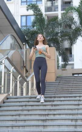 精选街拍作品 NO.0805 一始街拍作品 黑色瑜伽裤美女 part7_丽丝库