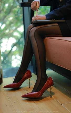 异思趣向IESS 2022.04.12 丝享家1057：婉萍《OL嘿丝玉姐》_丽丝库