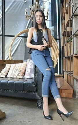 异思趣向IESS美足写真 丝足便当007 《丝足高跟与牛仔裤 1》张馨月_丽丝库